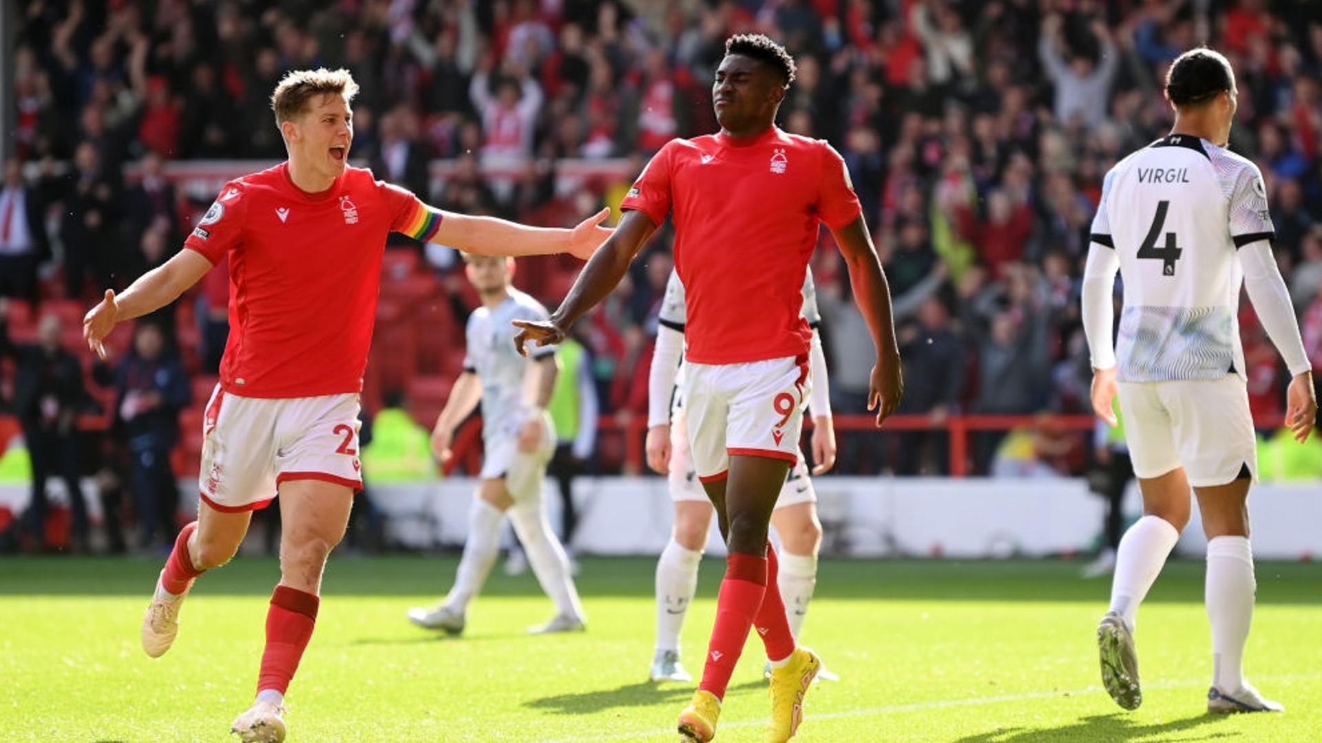 时通常更倾 时通常更倾