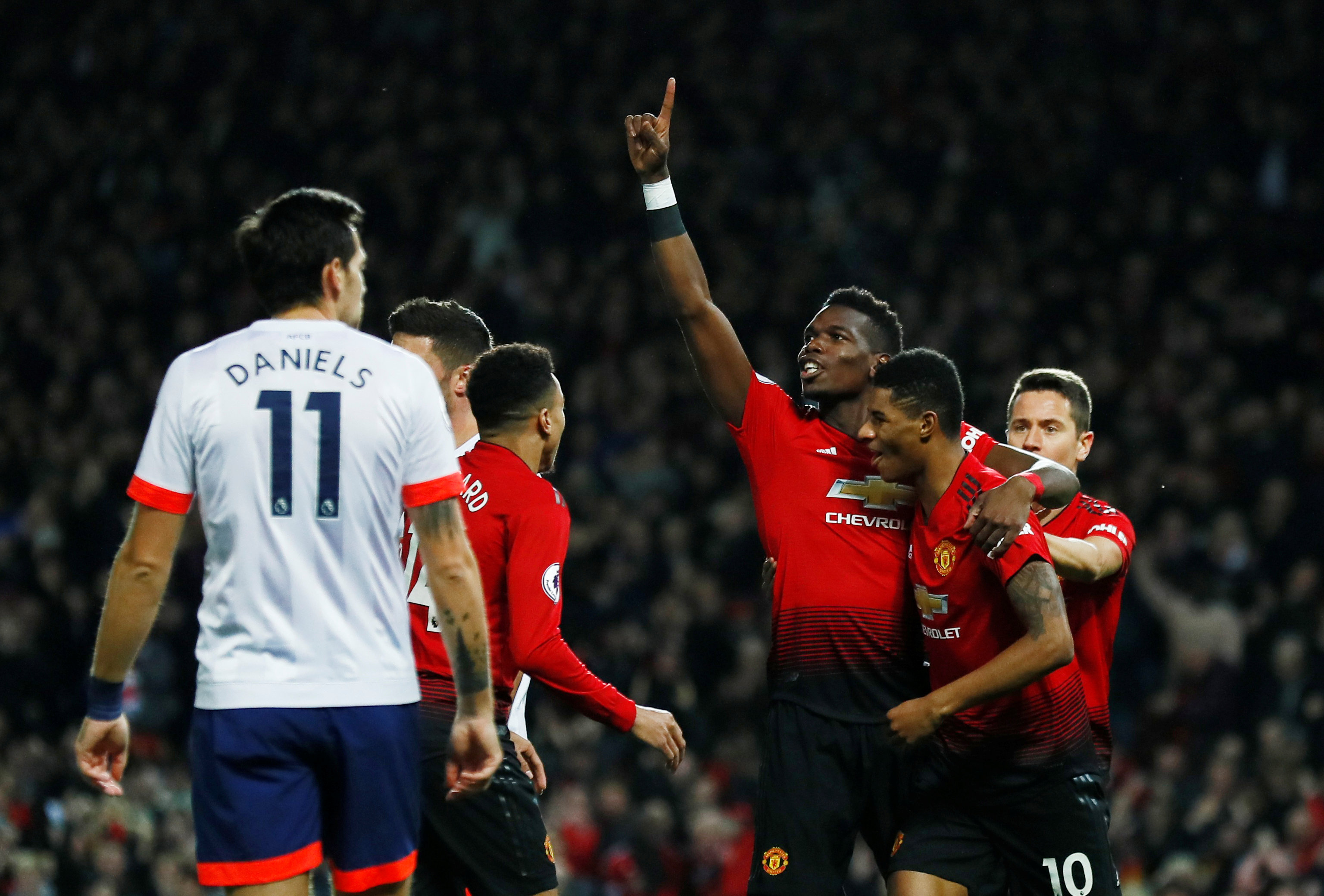 球迷们将目 球迷们将目