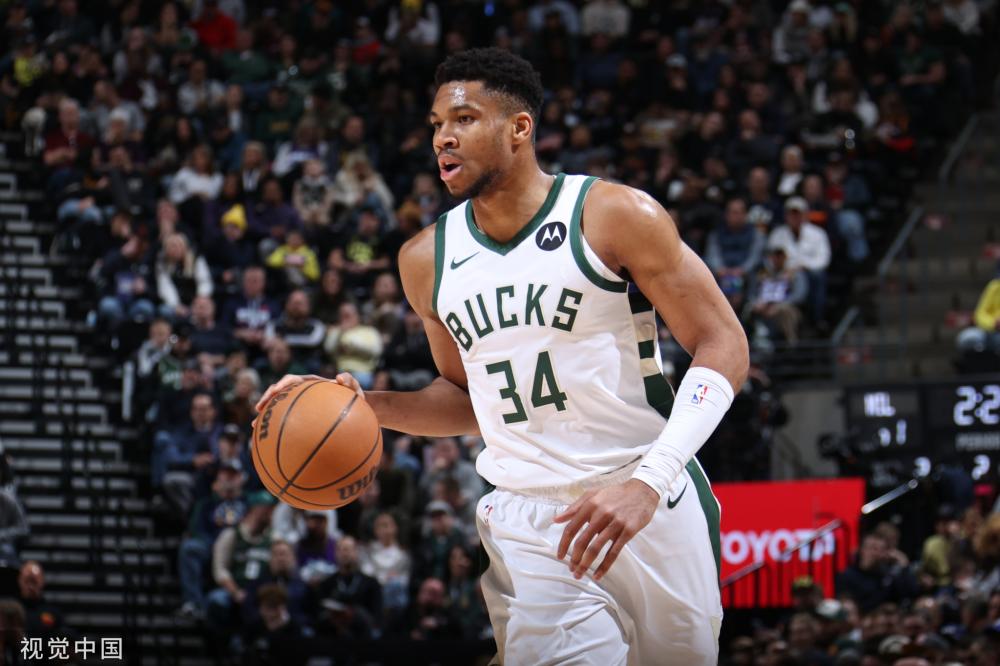 开拓者队记：勒布朗·詹姆斯正在马克中心场边等待，等着看杨瀚森的比赛.